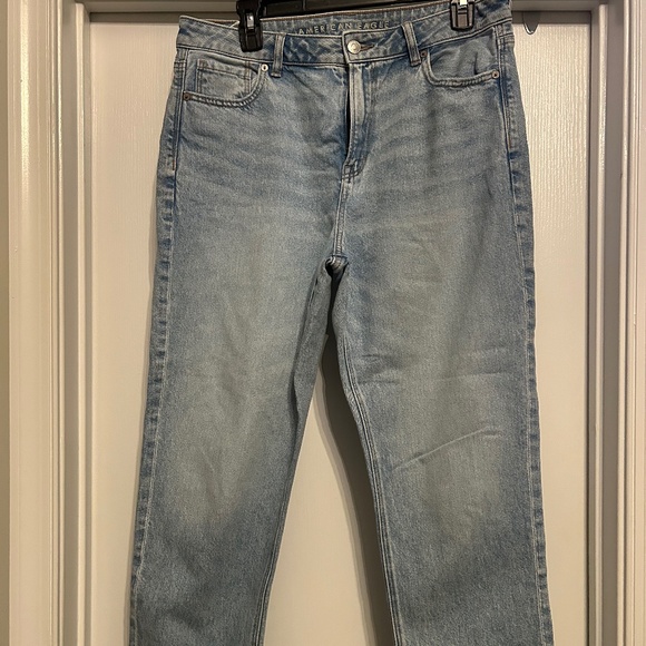 Women’s American Eagle Mom Jeans - Picture 1 of 4